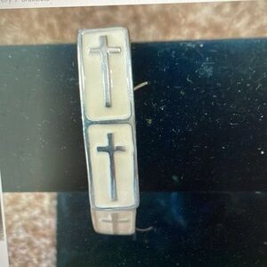 Metal cross stretch bracelet